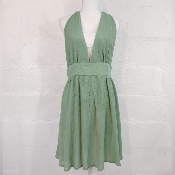 CUPSHE GREEN PLUNGE NECK DRESS NEW WITH TAG - Picture 14 of 14